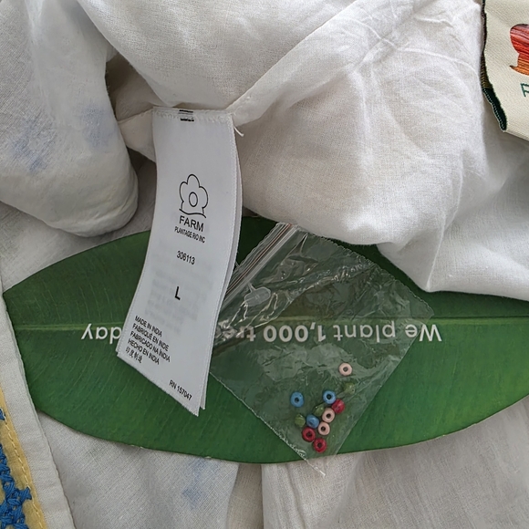 Farm Rio NWT Grandma Gift Embroidered Top L - Picture 11 of 15